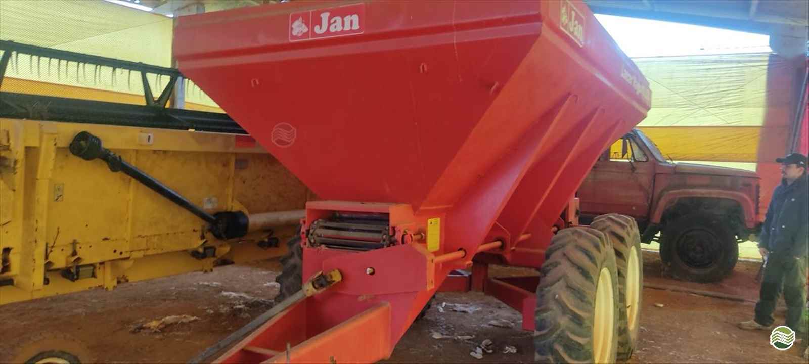 IMPLEMENTOS AGRICOLAS DISTRIBUIDOR CALCÁRIO 10000 Kg Pedrinho Tratores CASTRO PARANÁ PR
